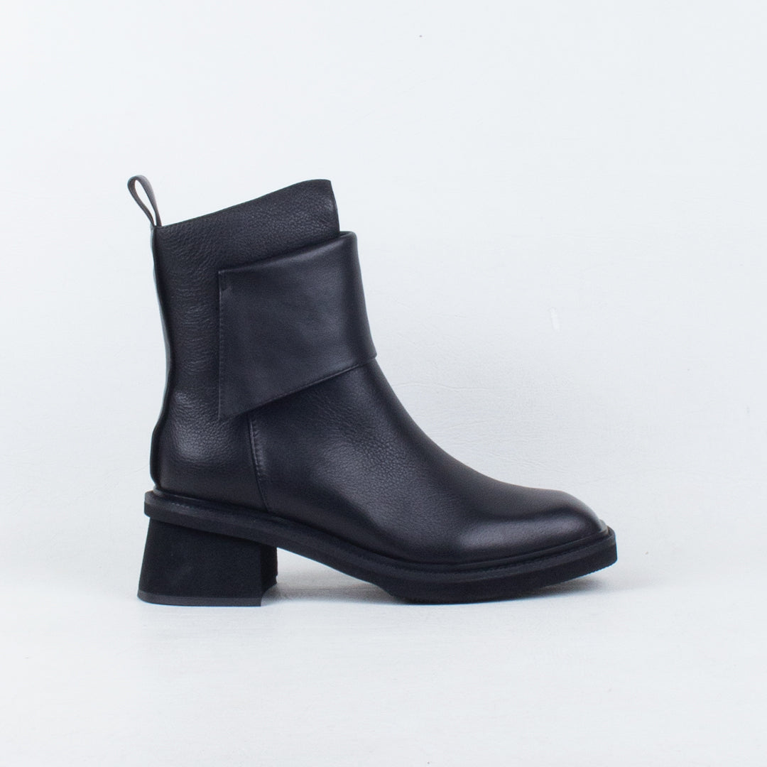 Sasher Ankle Boot Sasher Ankle Boot
