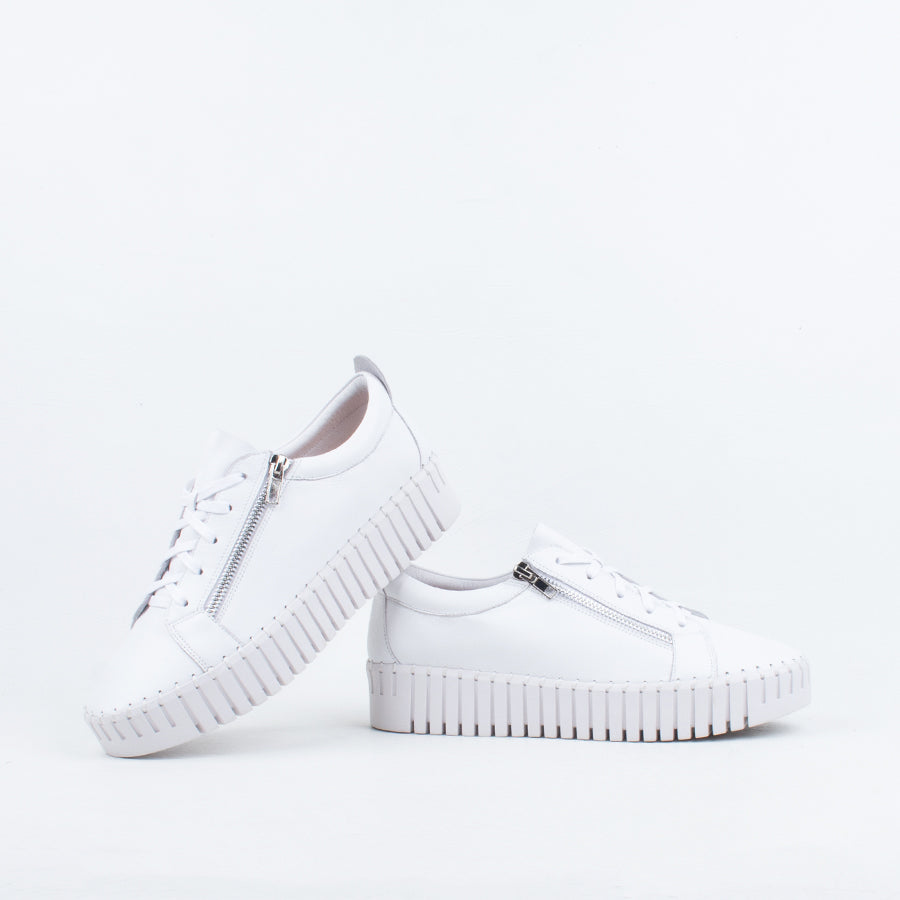 Bump Sneaker Bump Sneaker