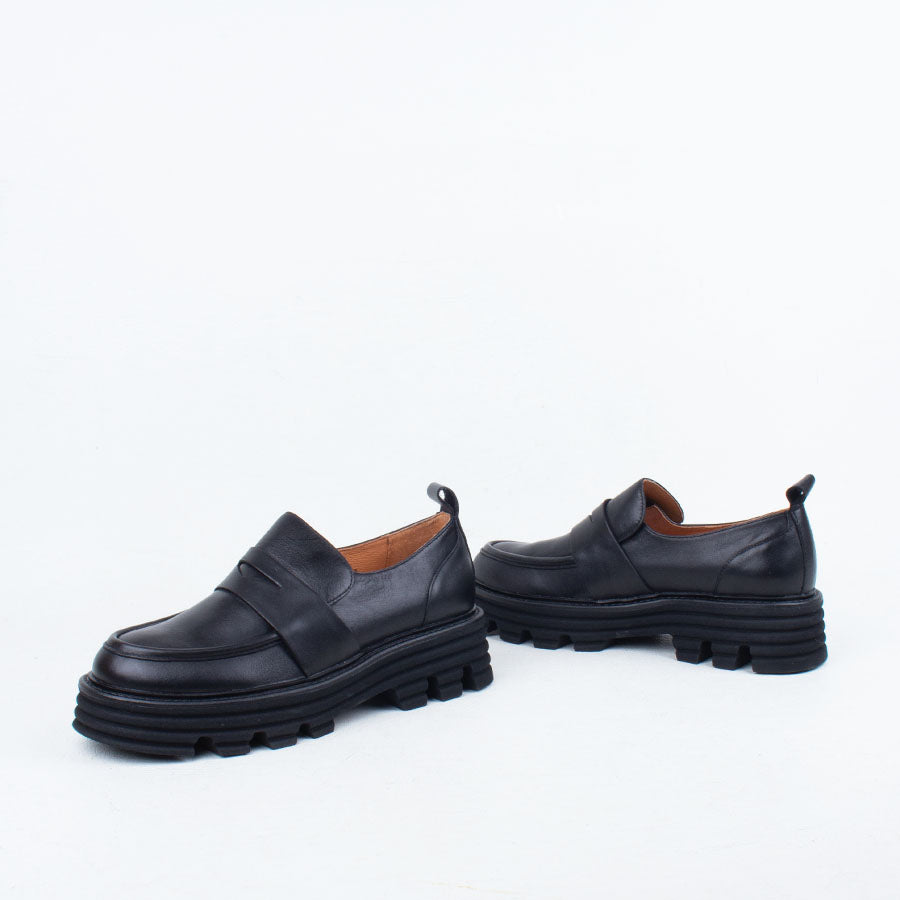 Jania Loafer Jania Loafer