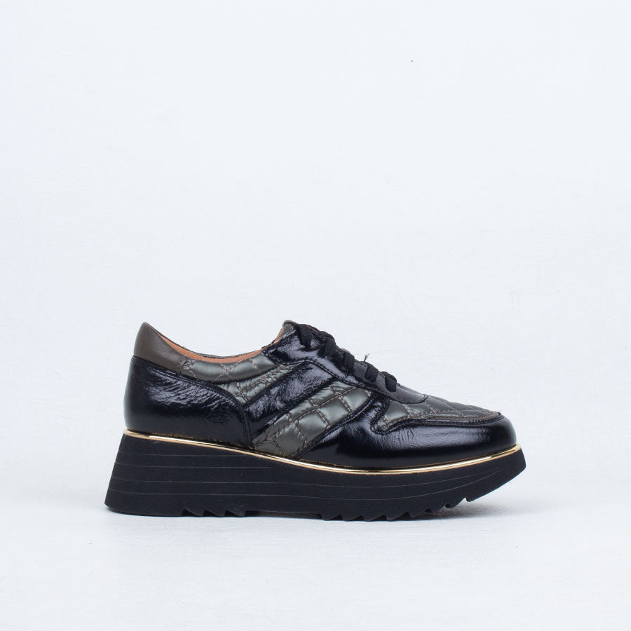 Helena Sneaker Helena Sneaker