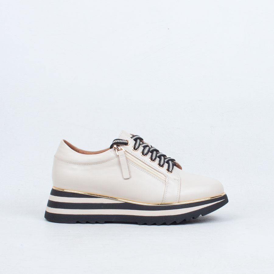 Hosting Sneaker Hosting Sneaker