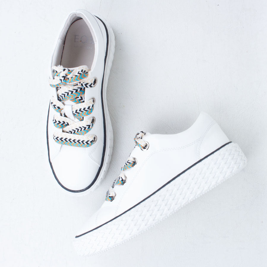 Trinsic Sneaker Trinsic Sneaker
