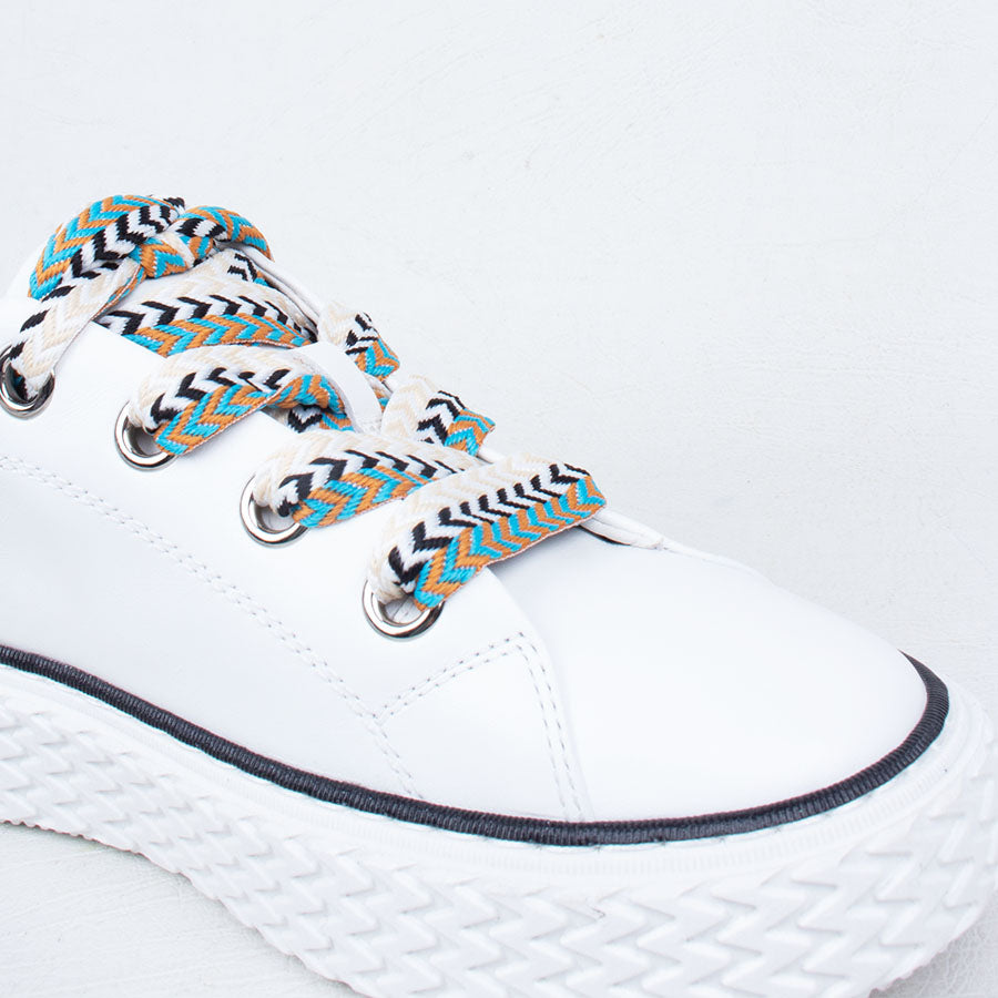 Trinsic Sneaker Trinsic Sneaker