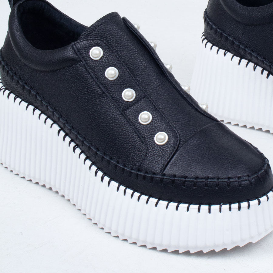 Pearlzie Boost Sneaker Pearlzie Boost Sneaker