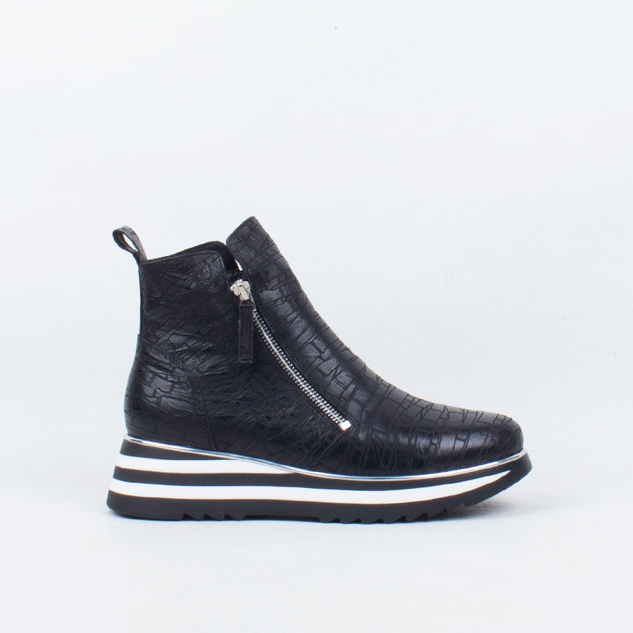 Groupie Boot