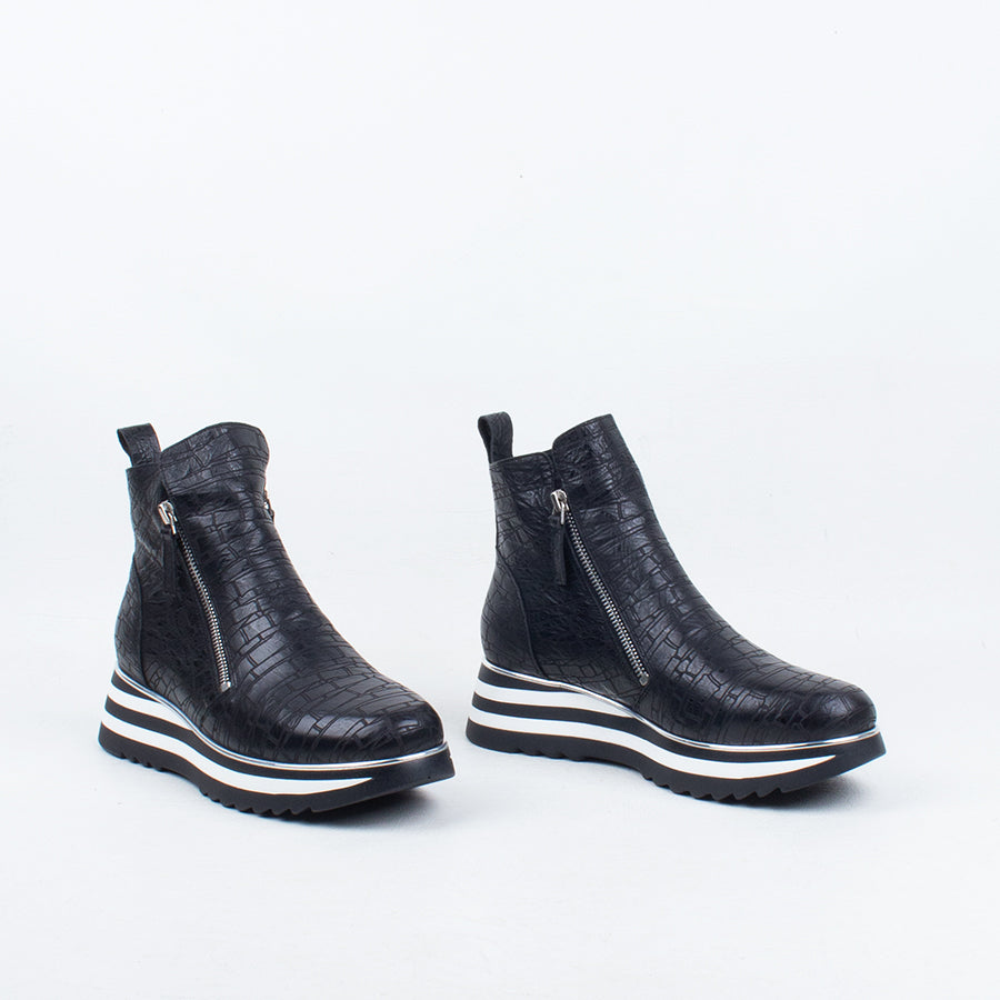 Groupie Boot
