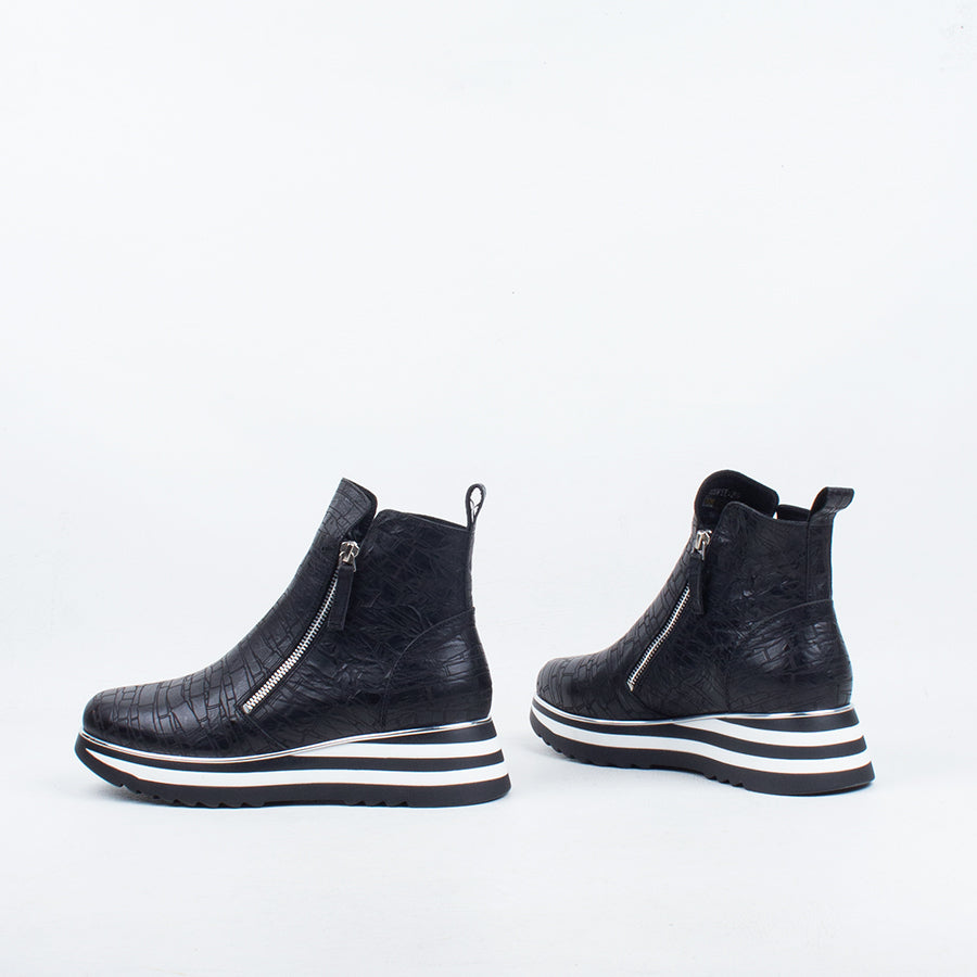 Groupie Boot