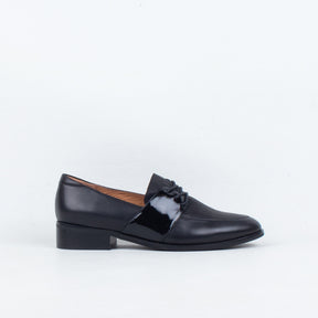 Refute Lace Up
