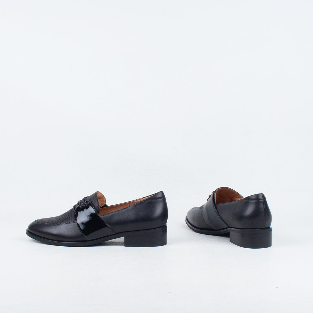 Refute Lace Up