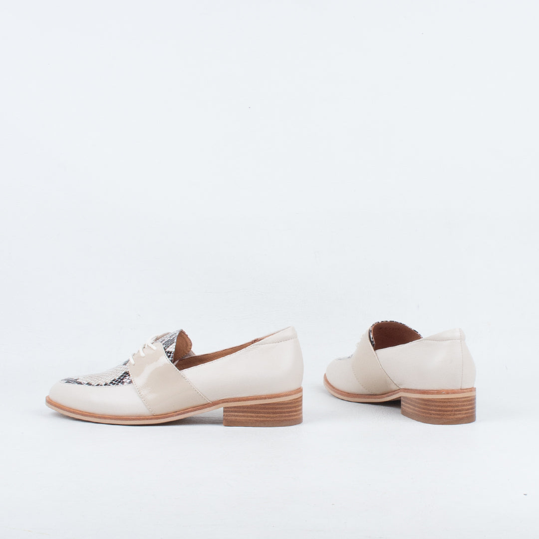 Refute Lace Up