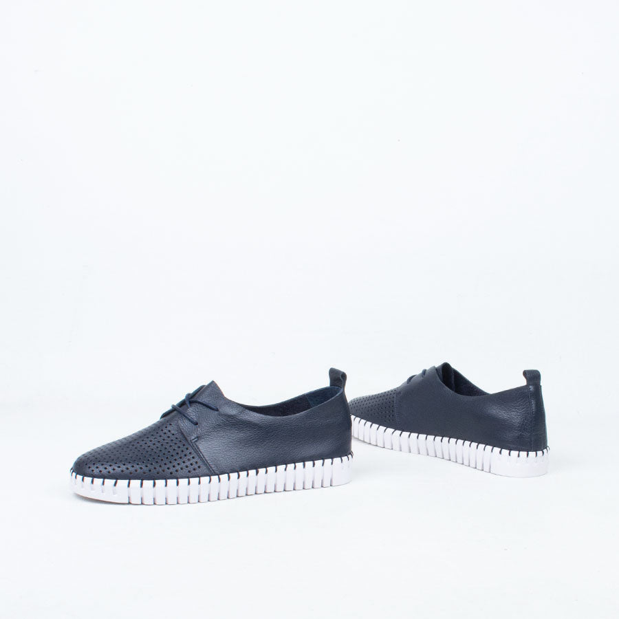 Huston Lace Up