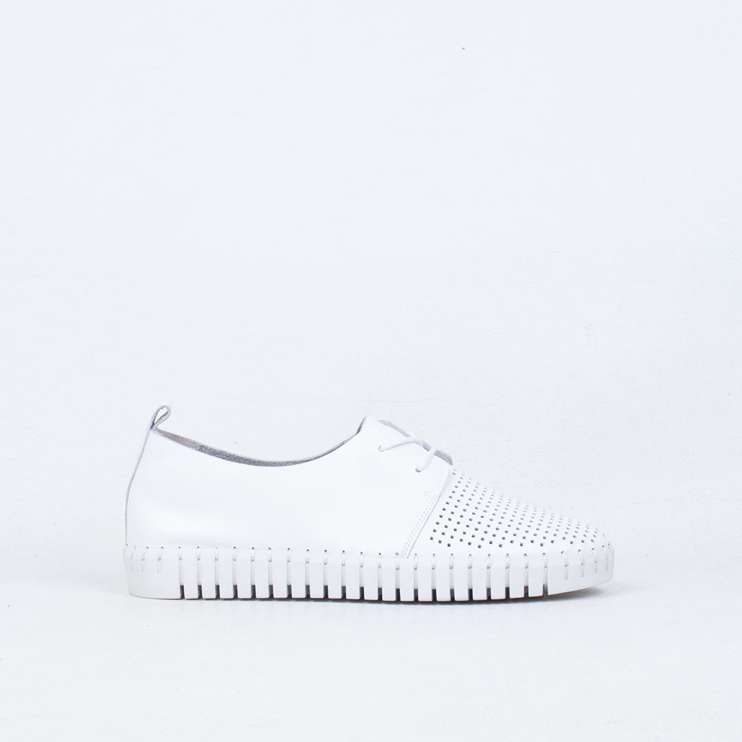 Huston Lace Up