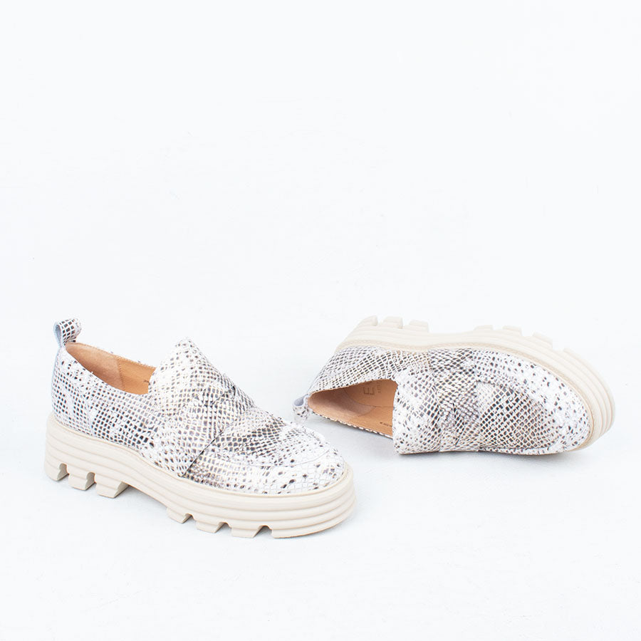 Jania Loafer