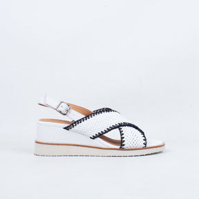 Shayna Sandal
