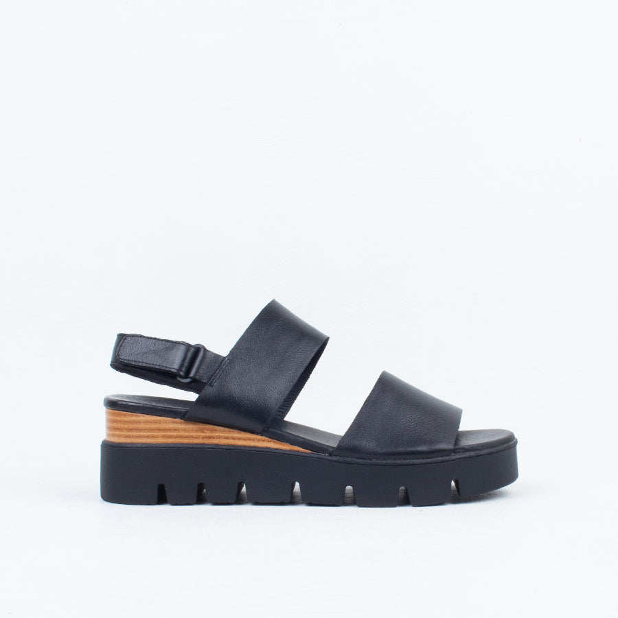 Runar Flatform Sandal