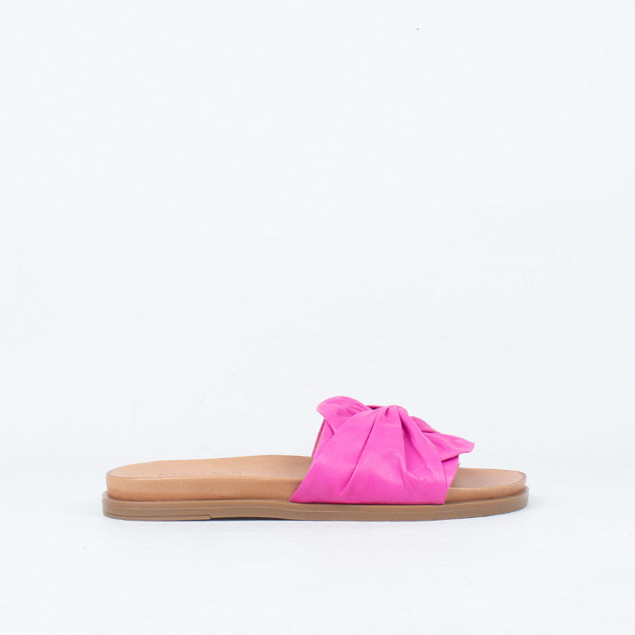 Women's pink slide with a bow 