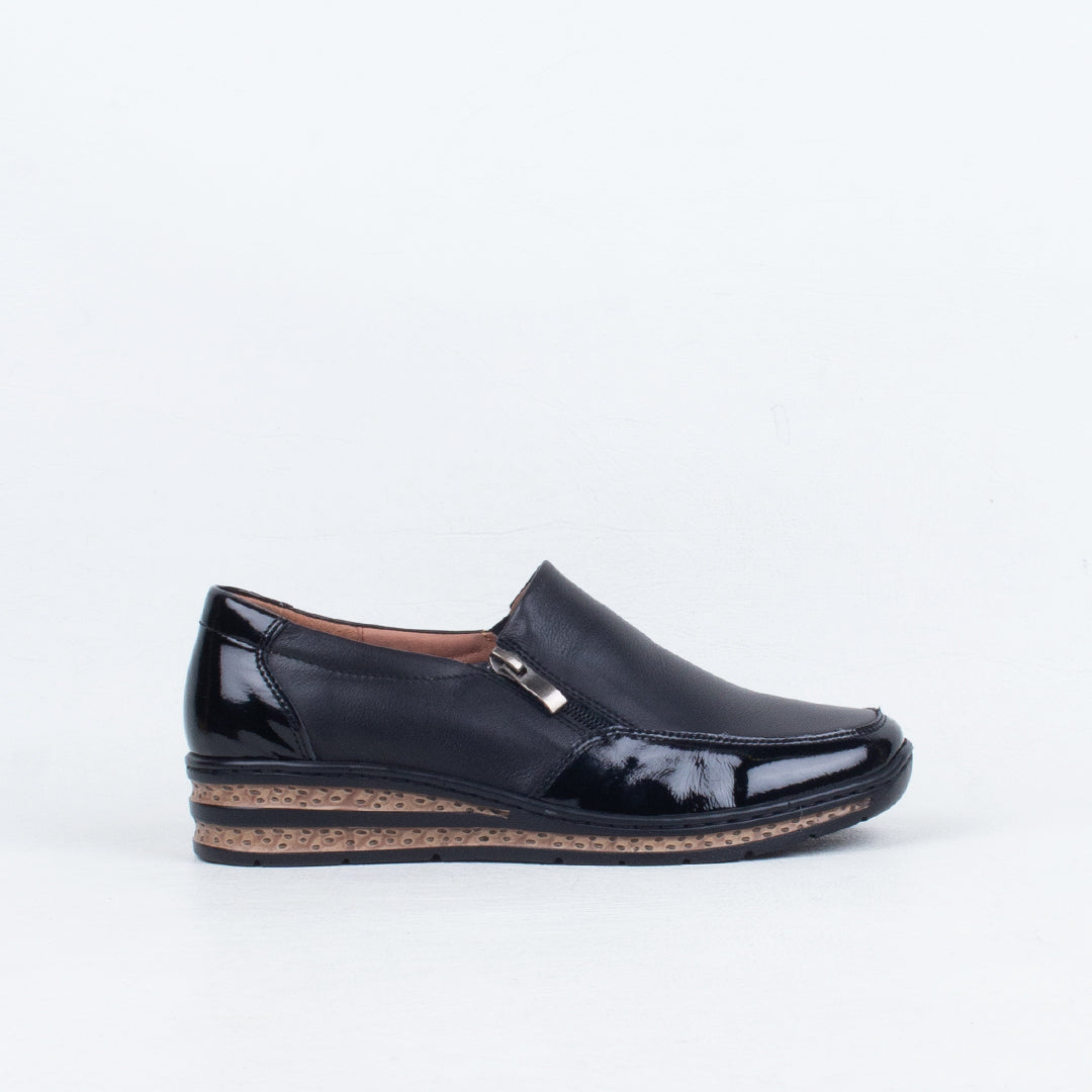 Mantra Slip On