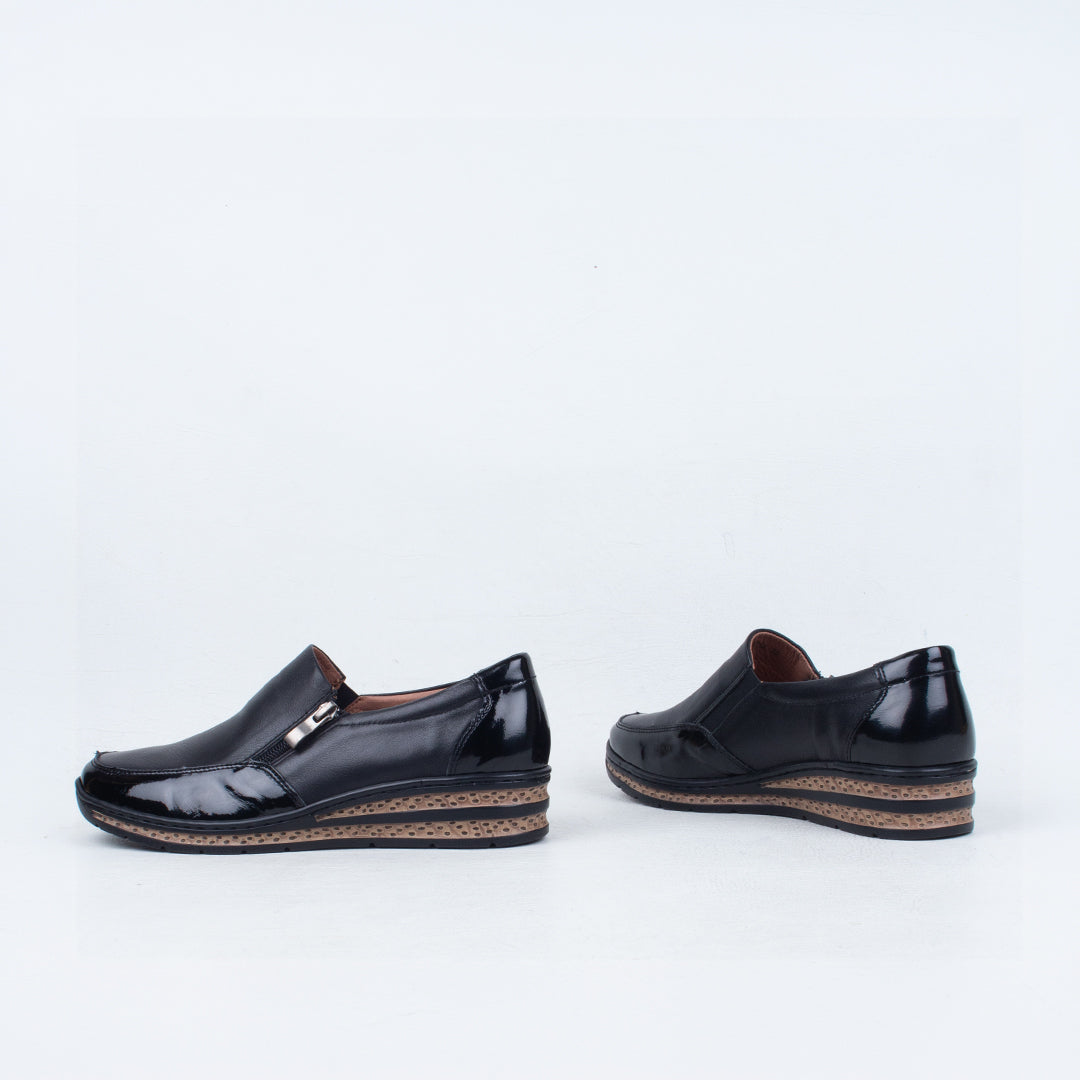 Mantra Slip On