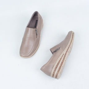 Mantra Slip On