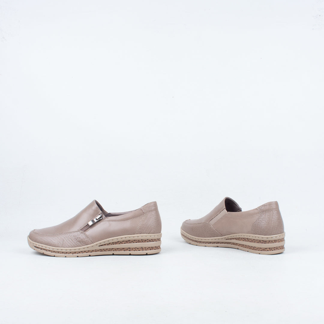 Mantra Slip On