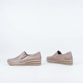 Mantra Slip On