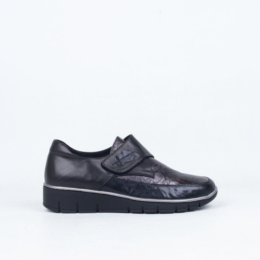 Mumbo Slip On