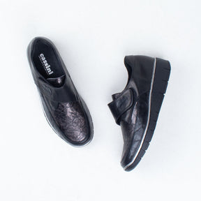 Mumbo Slip On