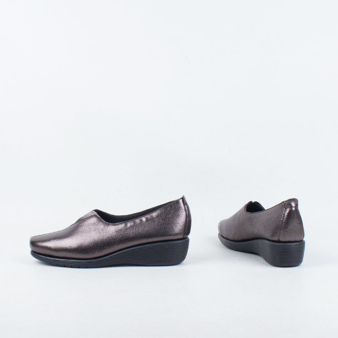 Dory Slip On