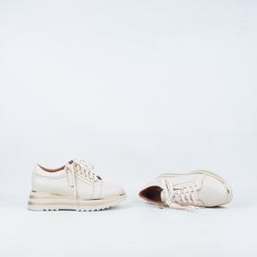 Hosting Sneaker