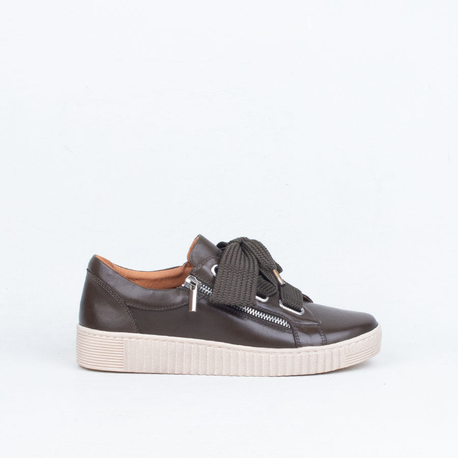 Jovial Sneaker