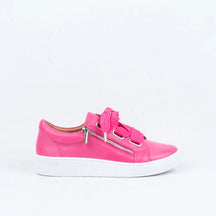 Jovial Sneaker
