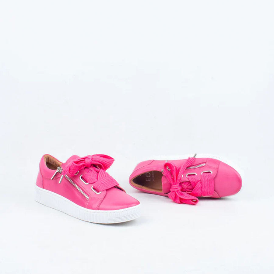 Jovial Sneaker