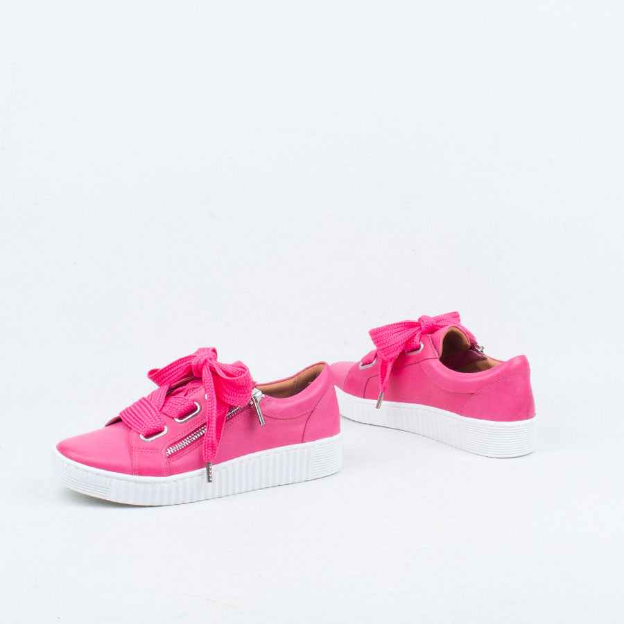 Jovial Sneaker