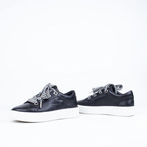 Trinsic Sneaker