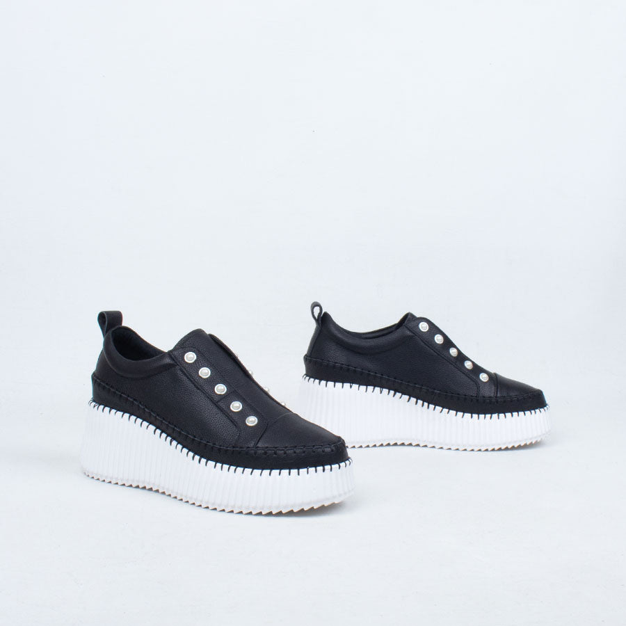 Pearlzie Boost Sneaker