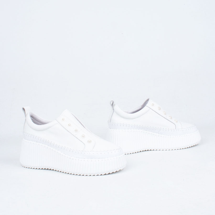 Pearlzie Boost Sneaker