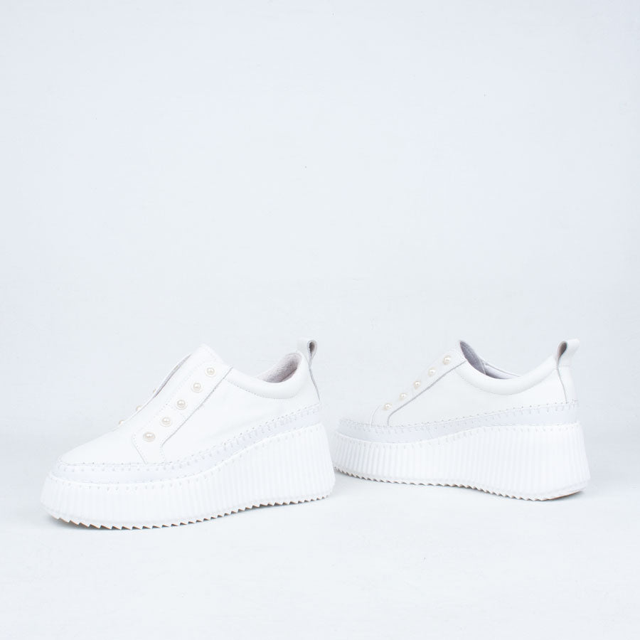 Pearlzie Boost Sneaker