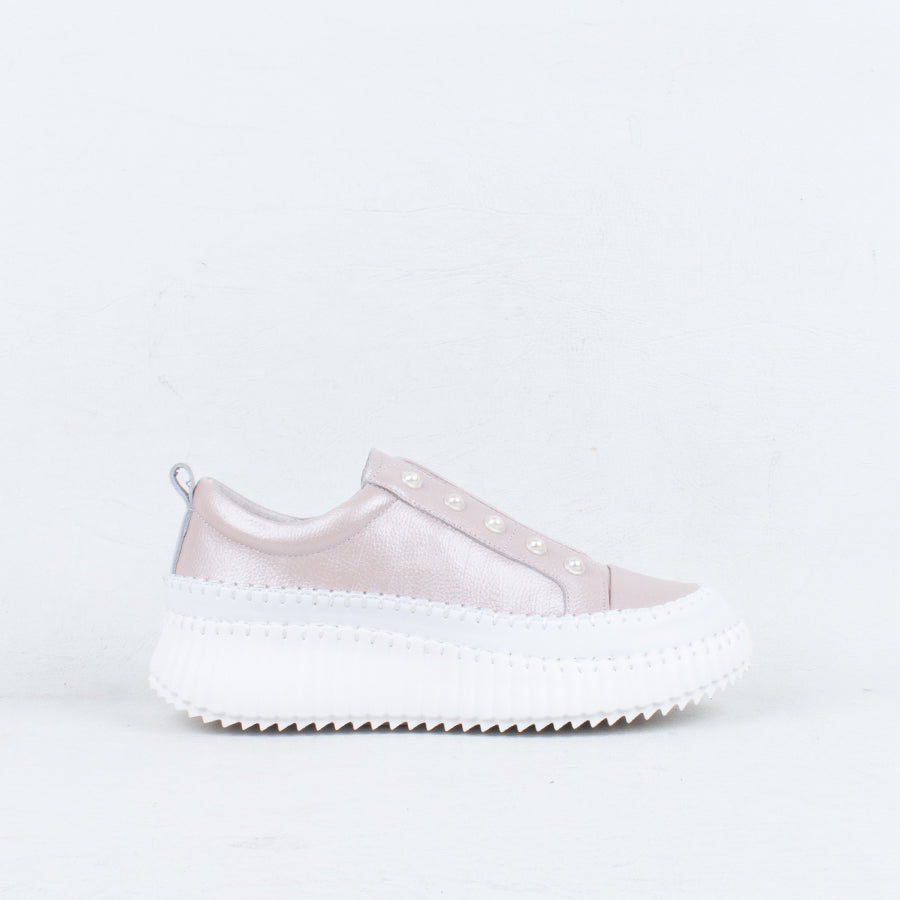 Pearlzie Sneaker