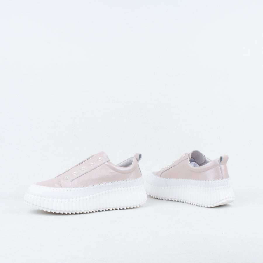 Pearlzie Sneaker