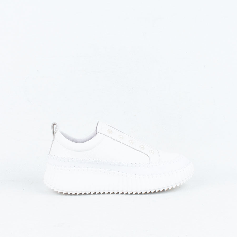 Pearlzie Sneaker