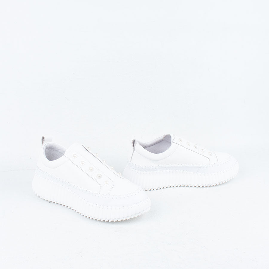 Pearlzie Sneaker