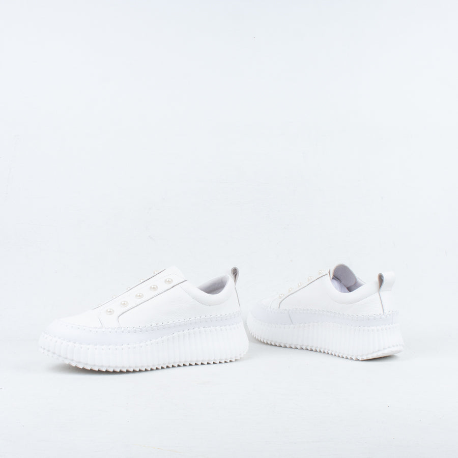 Pearlzie Sneaker