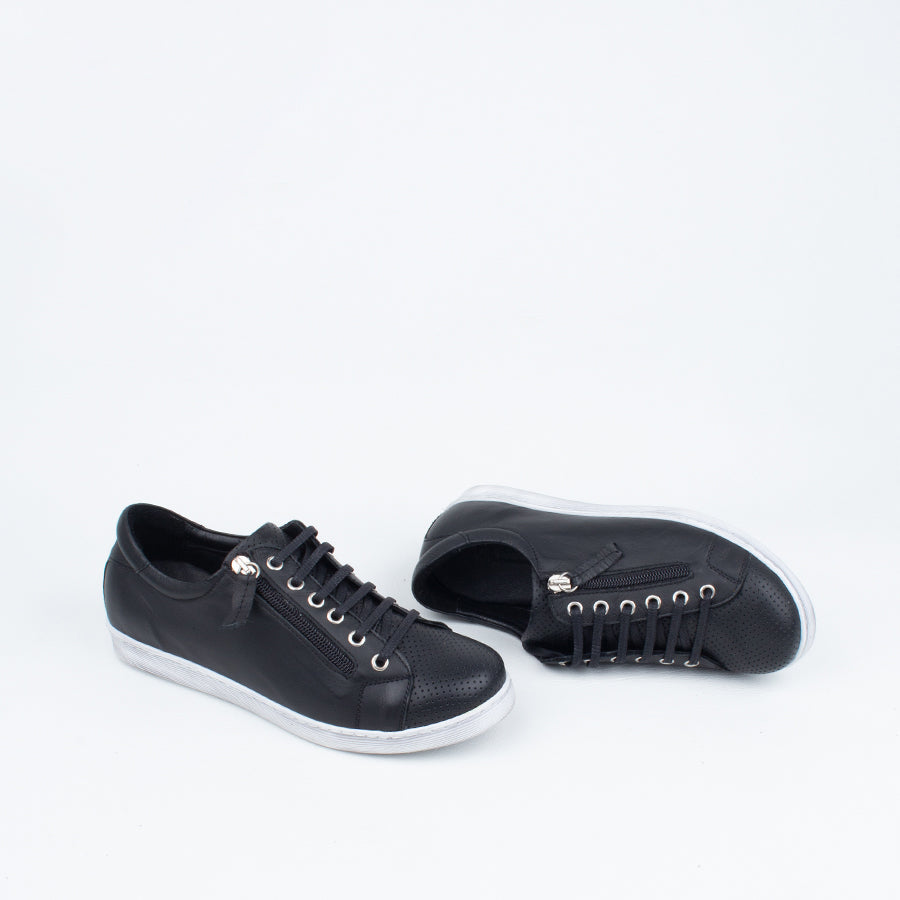 Tommie Sneaker