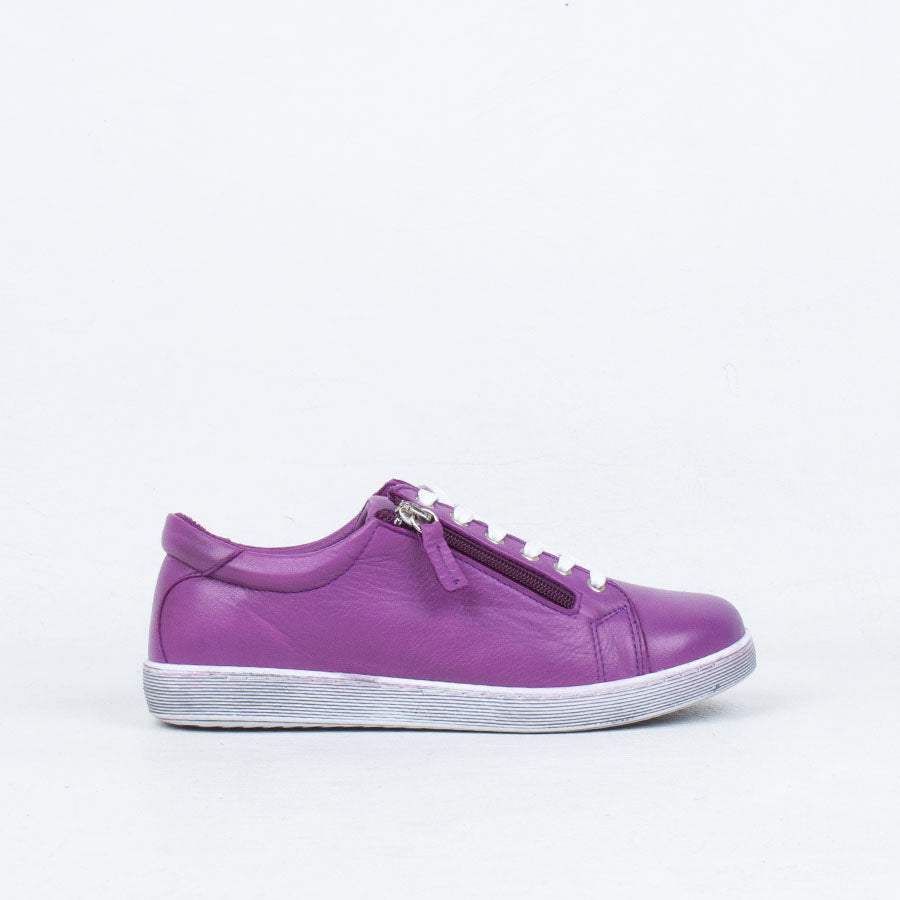 Tommie Sneaker