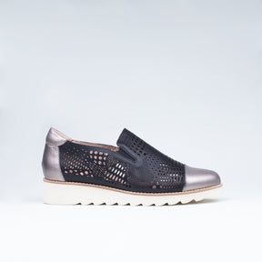 Amuse Slip On