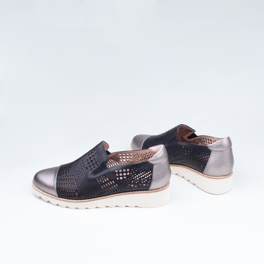 Amuse Slip On