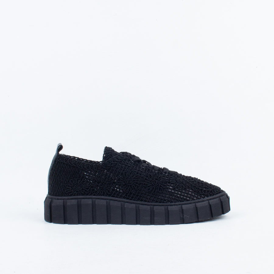 Mystic Leather Sneakers in Black | Hush Puppies